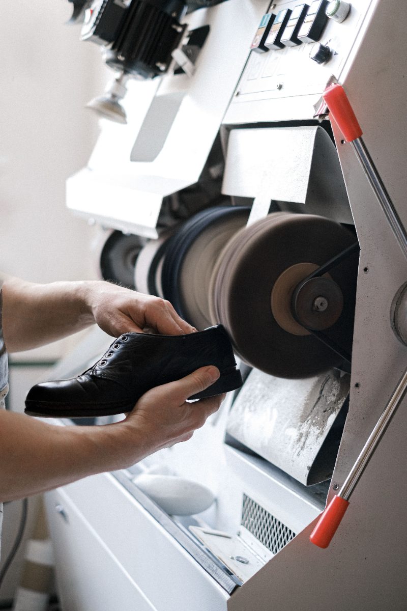Riparazione scarpe: servizio di calzolaio a Lecco